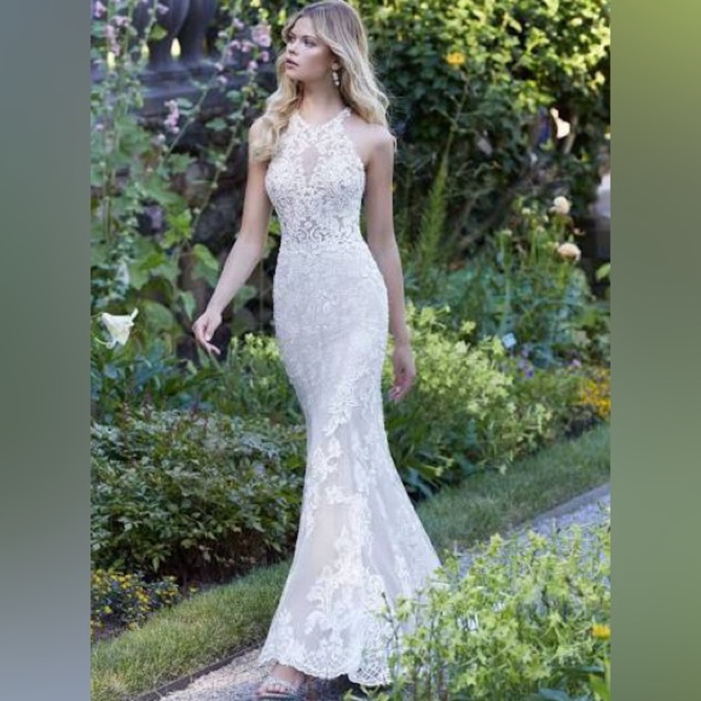 Elegant Lace Halter Gown Wedding Dress